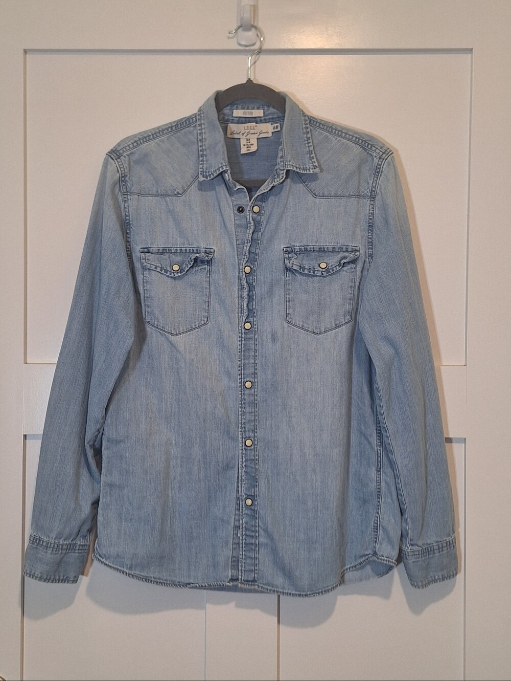 H&M L.O.G.G. Chambray Pearl Snap Fitted Shirt Cotton Chest Pockets Sz Medium